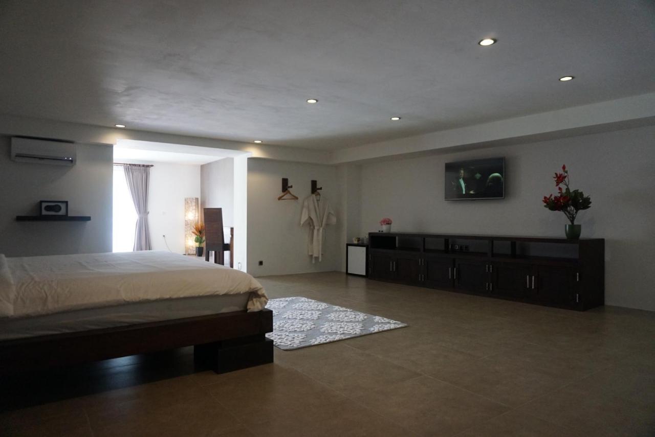 Hotel 14 Palms à Uluwatu Extérieur photo